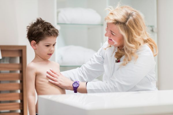 Diagnostyka wady postawy u dziecka, jak zadbać o proste plecy u dzieci.